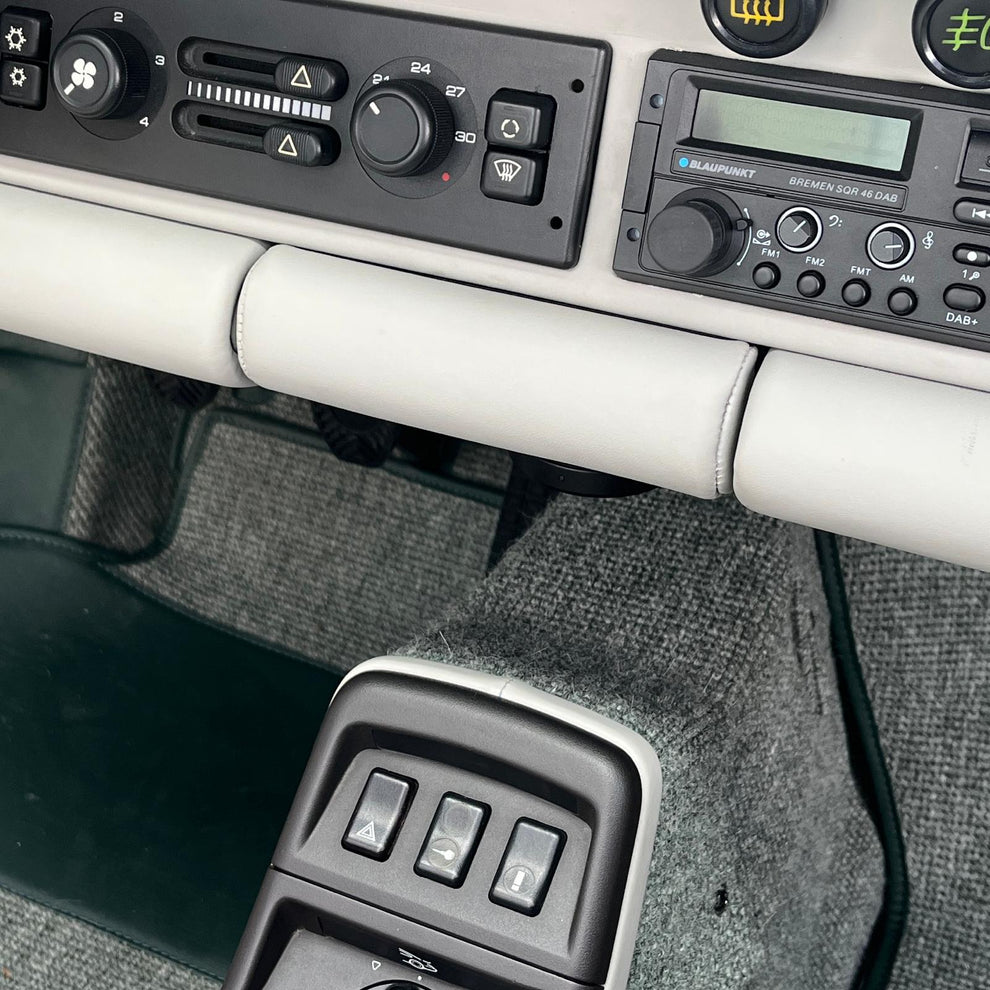 Triebwerk USA wireless Fold-out phone charger for Porsche 964 without Airbag