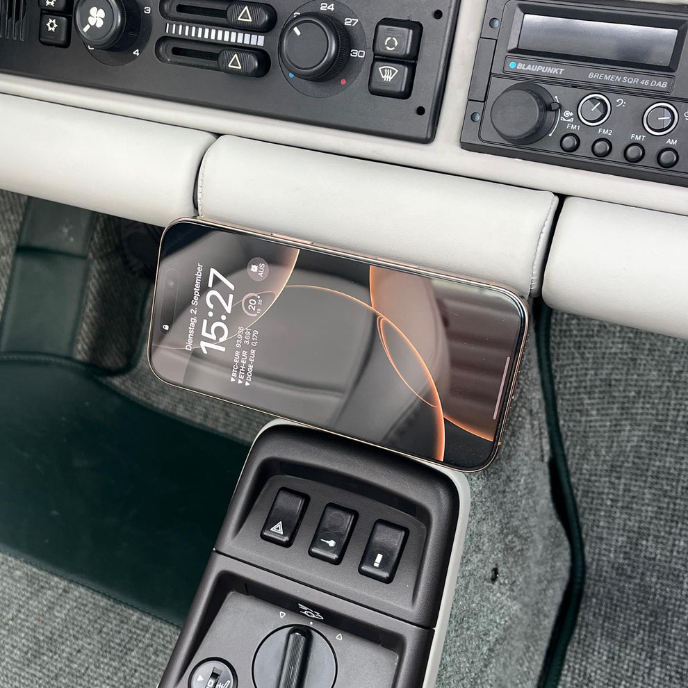 Triebwerk USA wireless Fold-out phone charger for Porsche 964 without Airbag