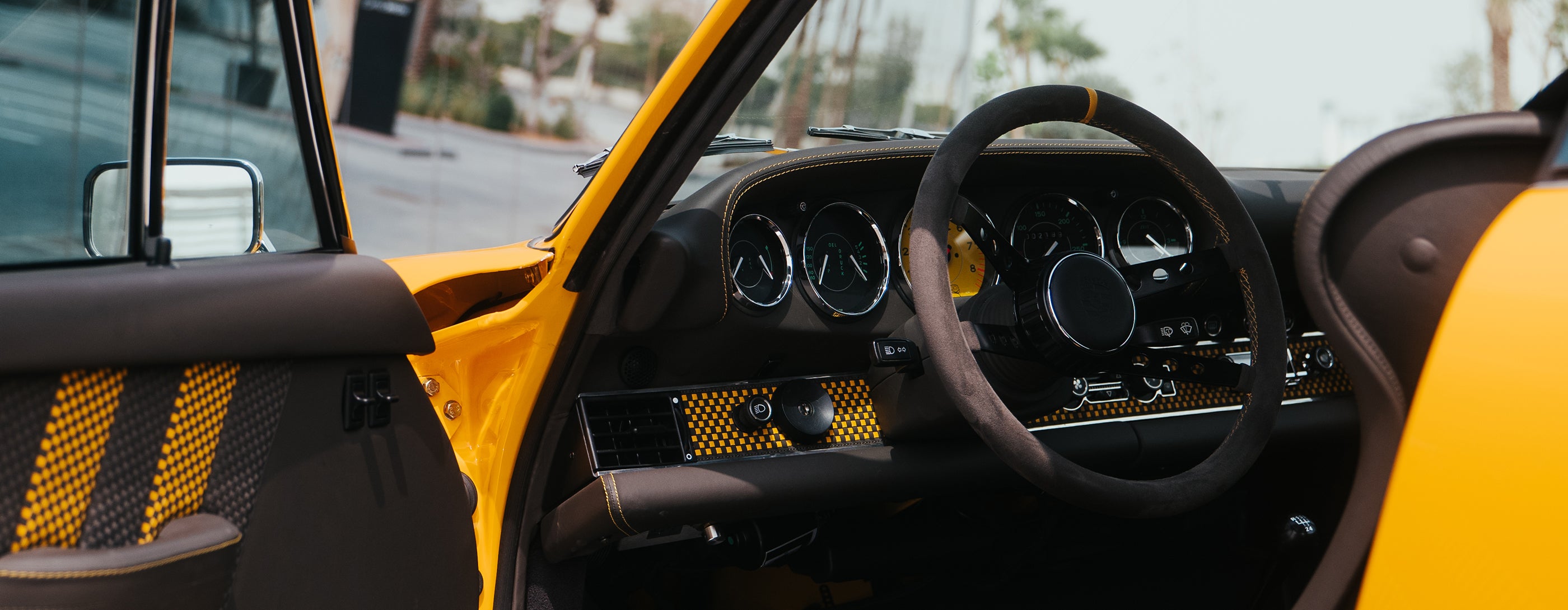 Close-up of a Yellow Triebwerk F4.3 Porsche 911 interior with a yellow and black color scheme.