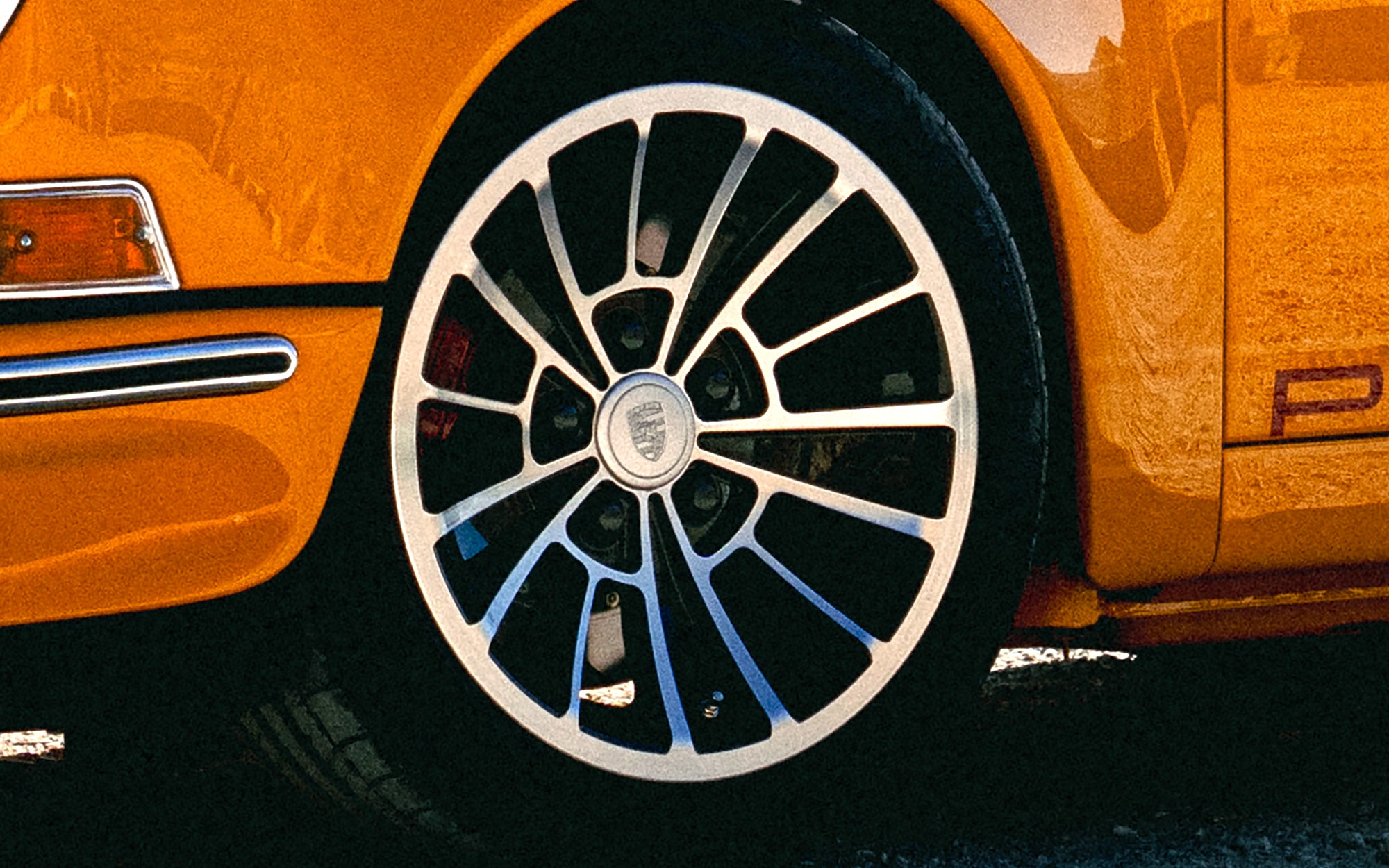 Close-up of a Yellow Triebwerk F4.3 Porsche 911 wheel