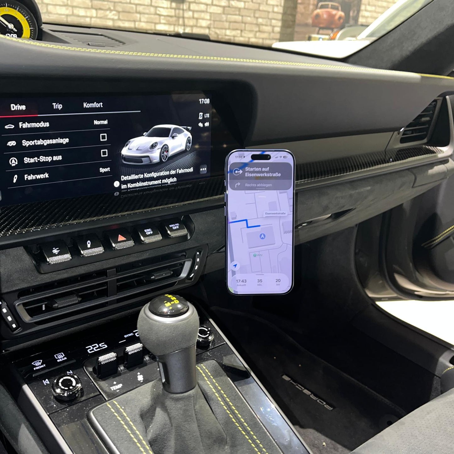 Triebwerk USA Porsche 992 Wireless Phone Charger