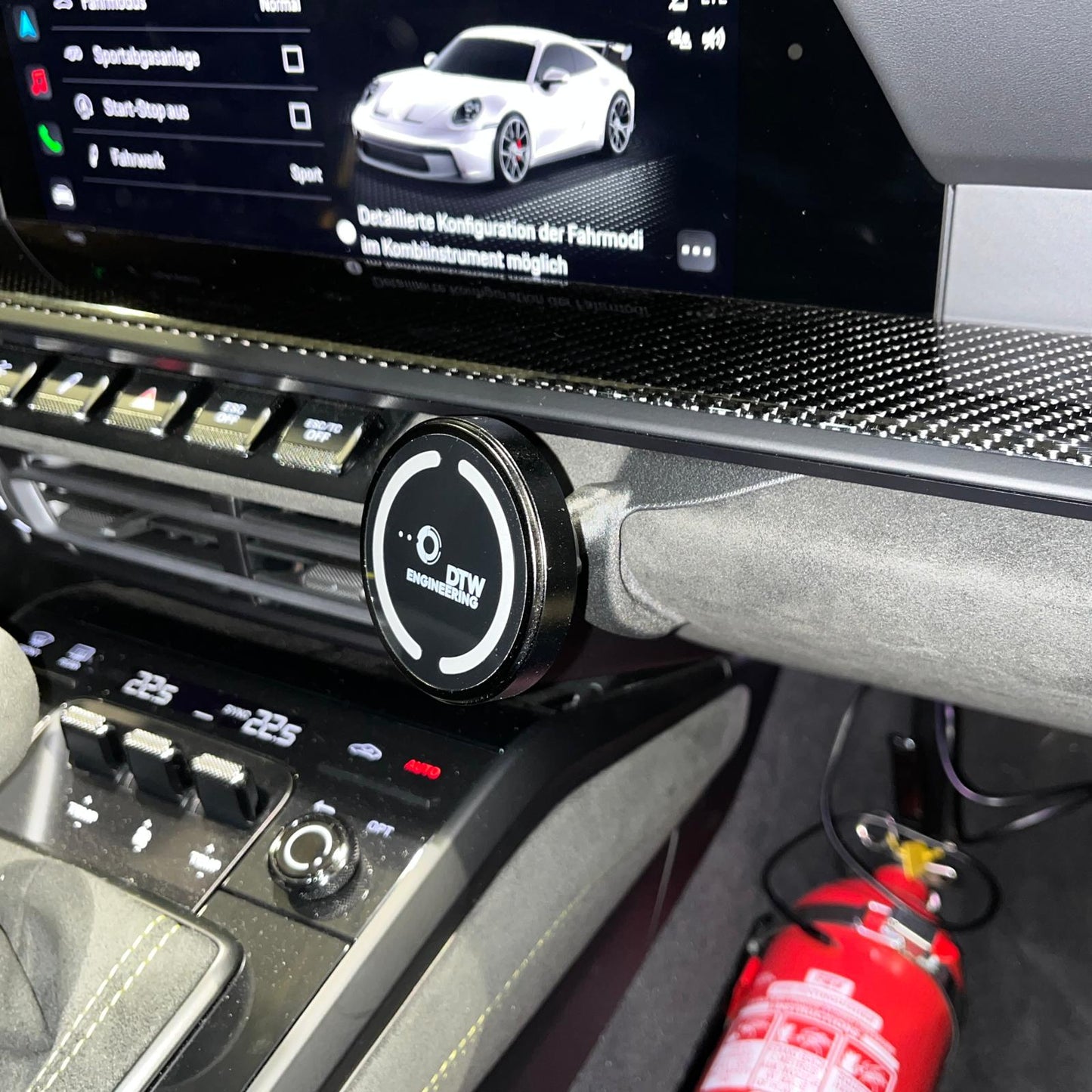 Triebwerk USA Porsche 992 Wireless Phone Charger